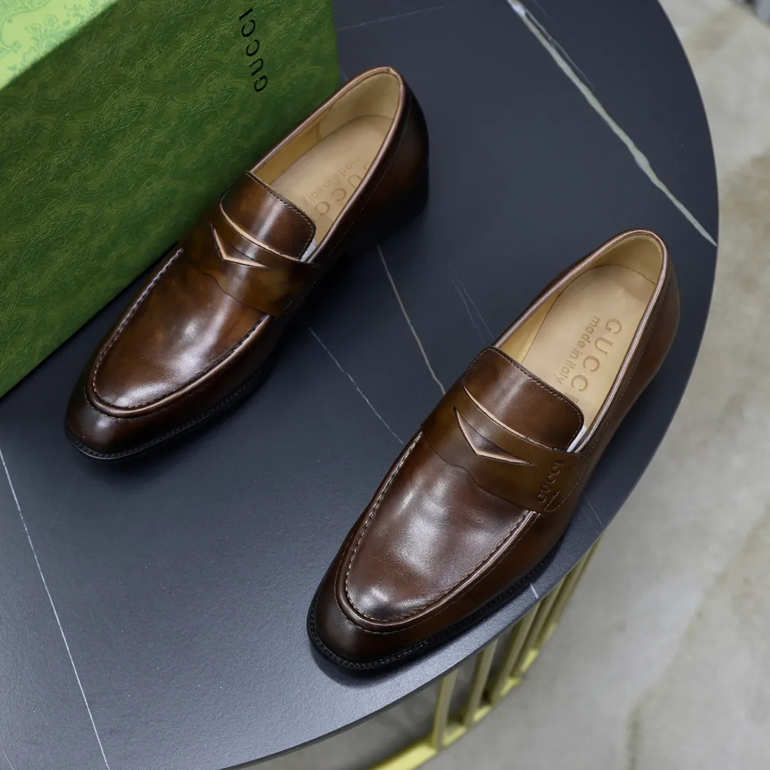 Men's shoes: 250🙅‍♂️🙅‍♂️🙅‍♂️Niuli Brand: GUCCI Size: 38-44 (45 can be customized) Level: Counter classic Material: Original soft cowhide upper Comfortable cowhide lining Original lightweight outsole Style category: Business casual footwear Driving leather shoes Color: Actual picture color